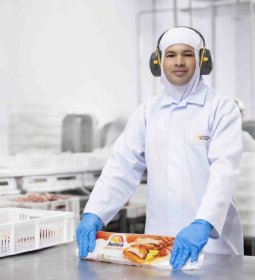 Aplica��o do Programa de Bem-Estar Animal na Aurora Coop: iniciativas no Campo e na Ind�stria